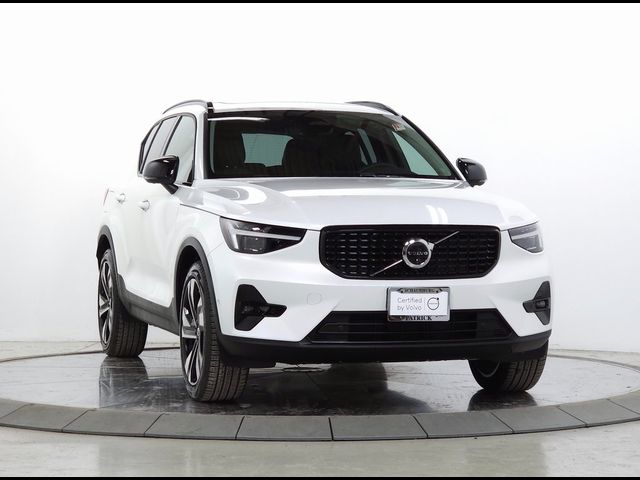 2024 Volvo XC40 Ultimate Dark Theme