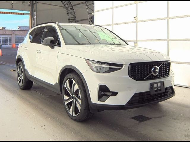 2024 Volvo XC40 Ultimate Dark Theme