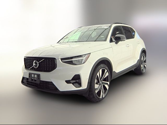 2024 Volvo XC40 Ultimate Dark Theme