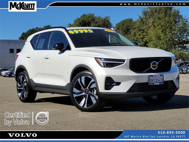 2024 Volvo XC40 Ultimate Dark Theme