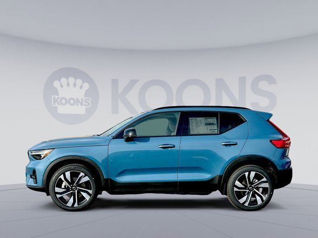 2024 Volvo XC40 Ultimate Dark Theme