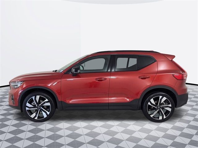 2024 Volvo XC40 Ultimate Dark Theme