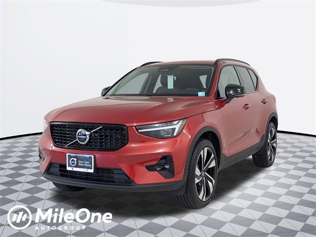 2024 Volvo XC40 Ultimate Dark Theme