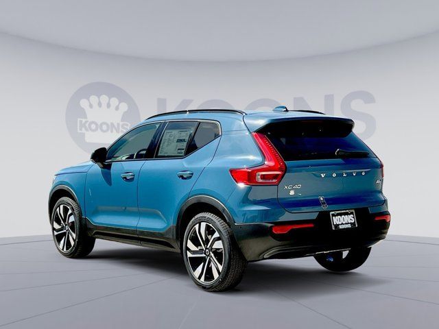 2024 Volvo XC40 Ultimate Dark Theme