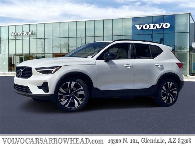 2024 Volvo XC40 Ultimate Dark Theme