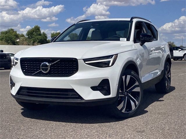 2024 Volvo XC40 Ultimate Dark Theme