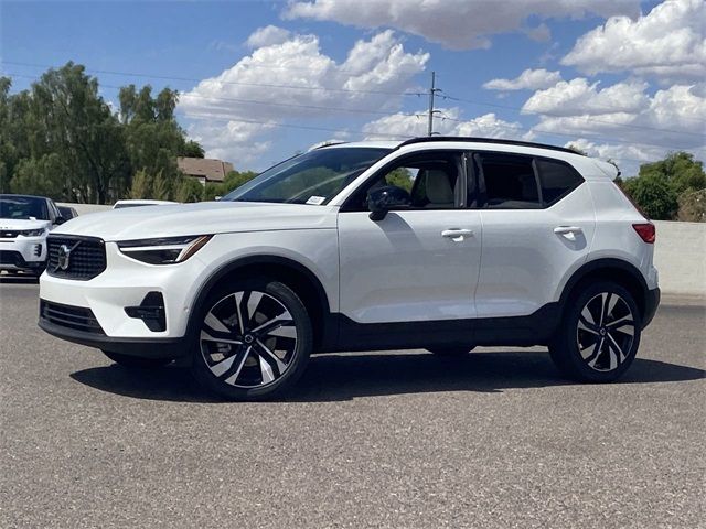 2024 Volvo XC40 Ultimate Dark Theme