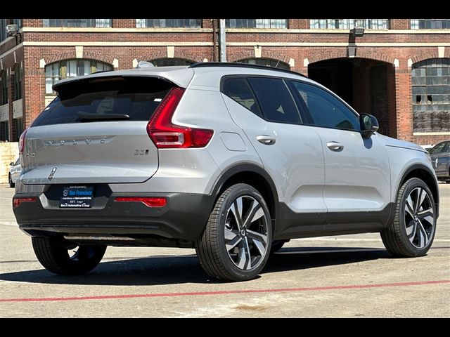 2024 Volvo XC40 Ultimate Dark Theme