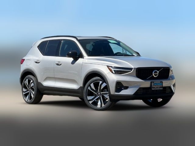 2024 Volvo XC40 Ultimate Dark Theme