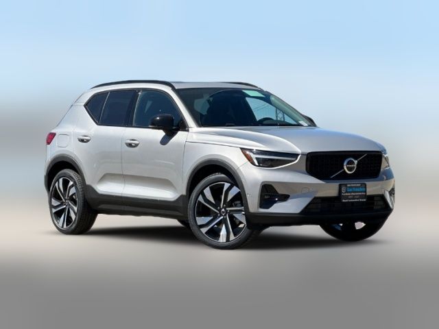 2024 Volvo XC40 Ultimate Dark Theme