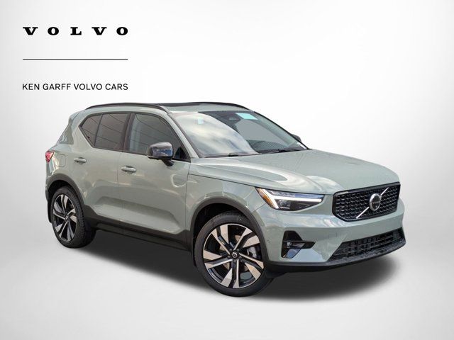 2024 Volvo XC40 Ultimate Dark Theme