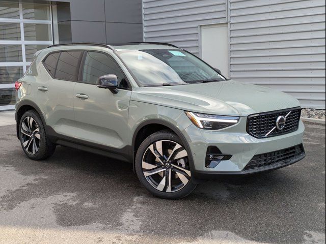 2024 Volvo XC40 Ultimate Dark Theme