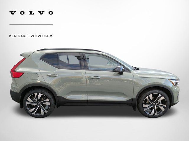 2024 Volvo XC40 Ultimate Dark Theme