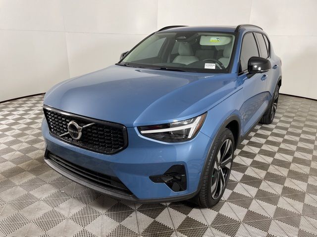 2024 Volvo XC40 Ultimate Dark Theme