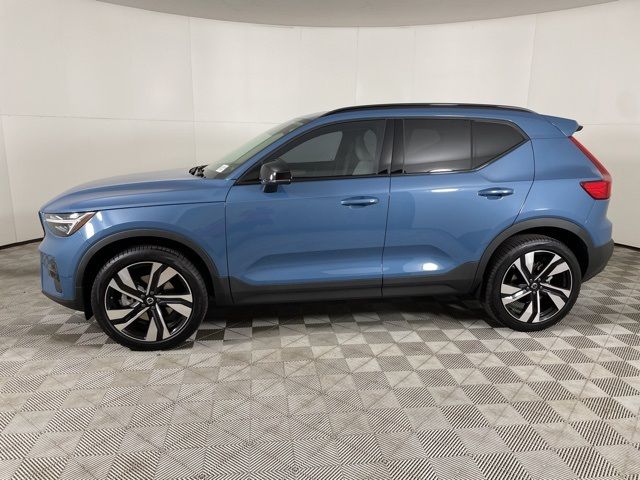 2024 Volvo XC40 Ultimate Dark Theme