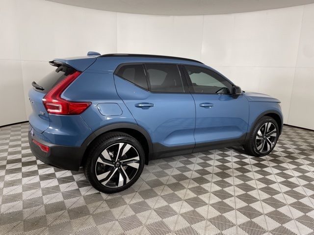 2024 Volvo XC40 Ultimate Dark Theme