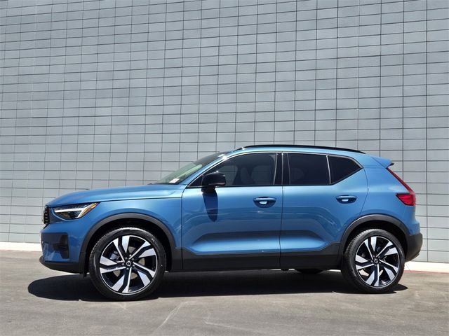 2024 Volvo XC40 Ultimate Dark Theme