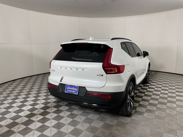 2024 Volvo XC40 Ultimate Dark Theme