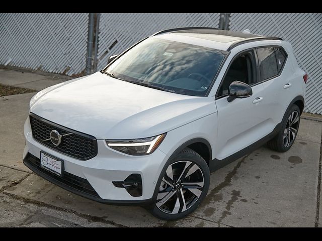 2024 Volvo XC40 Ultimate Dark Theme