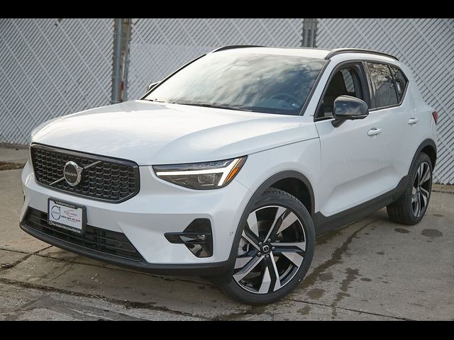 2024 Volvo XC40 Ultimate Dark Theme