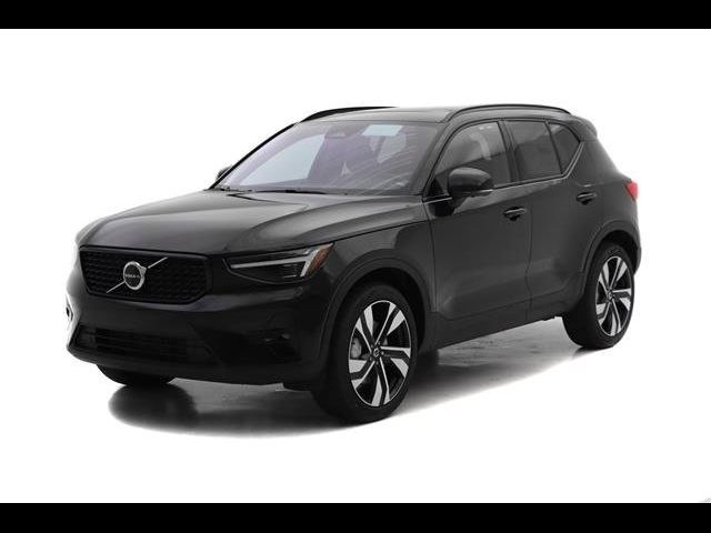 2024 Volvo XC40 Ultimate Dark Theme