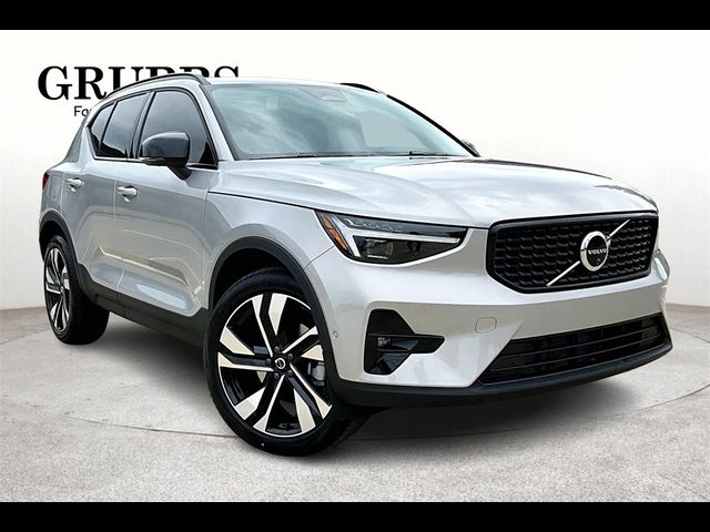 2024 Volvo XC40 Ultimate Dark Theme