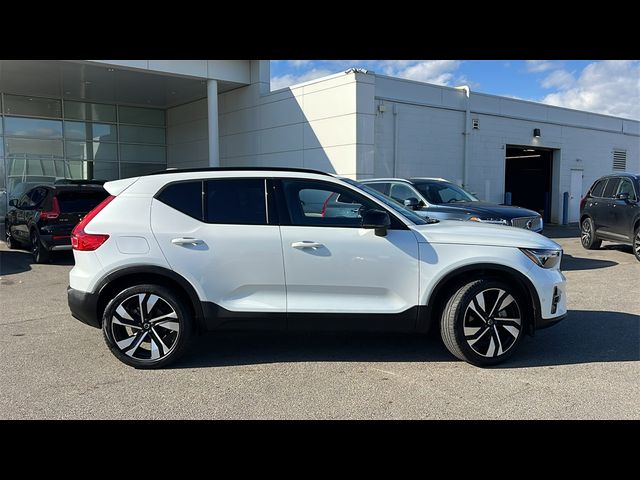 2024 Volvo XC40 Ultimate Dark Theme