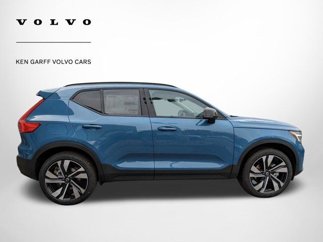 2024 Volvo XC40 Ultimate Dark Theme