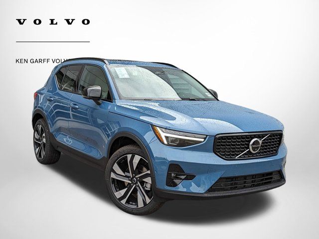 2024 Volvo XC40 Ultimate Dark Theme