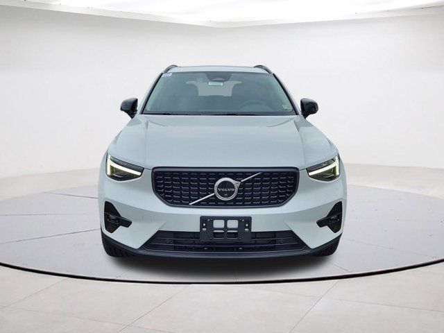 2024 Volvo XC40 Ultimate Dark Theme