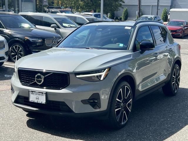 2024 Volvo XC40 Ultimate Dark Theme