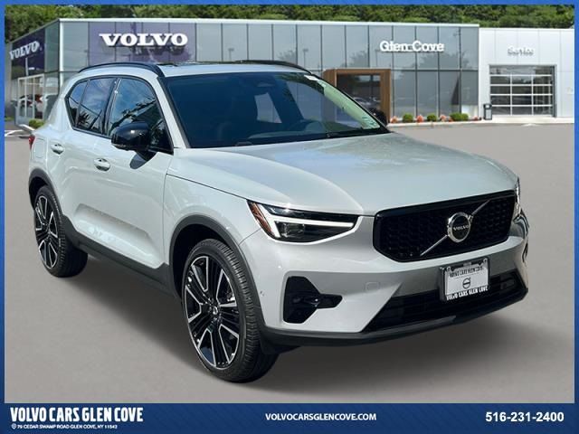 2024 Volvo XC40 Ultimate Dark Theme