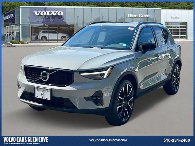 2024 Volvo XC40 Ultimate Dark Theme