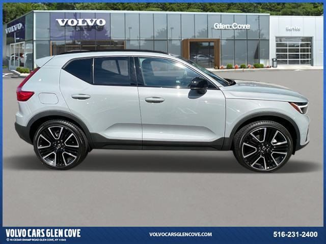 2024 Volvo XC40 Ultimate Dark Theme