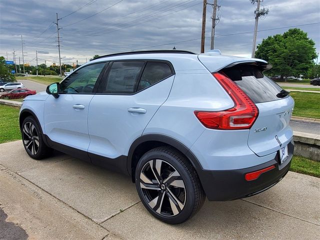 2024 Volvo XC40 Ultimate Dark Theme