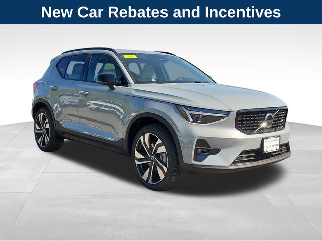 2024 Volvo XC40 Ultimate Dark Theme