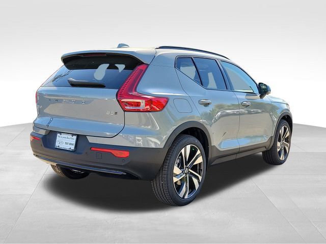 2024 Volvo XC40 Ultimate Dark Theme