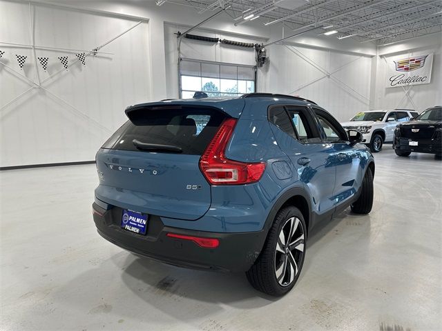 2024 Volvo XC40 Ultimate Dark Theme