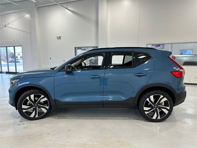 2024 Volvo XC40 Ultimate Dark Theme