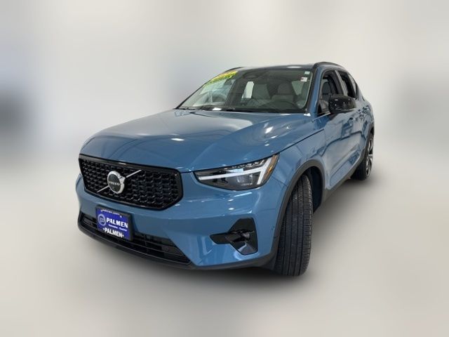 2024 Volvo XC40 Ultimate Dark Theme