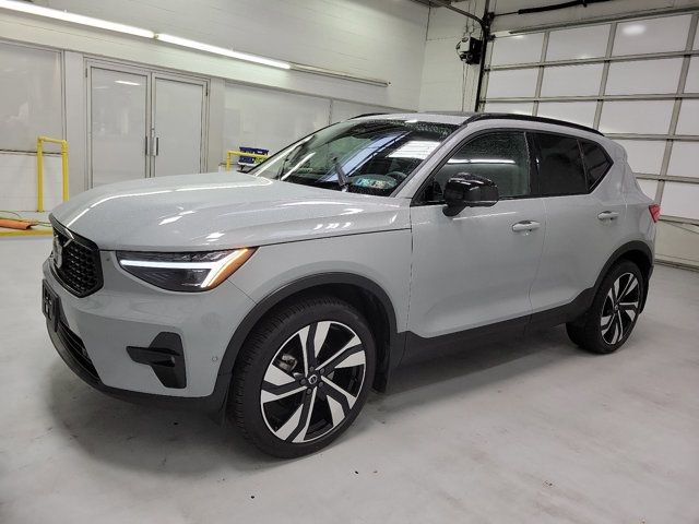 2024 Volvo XC40 Ultimate Dark Theme