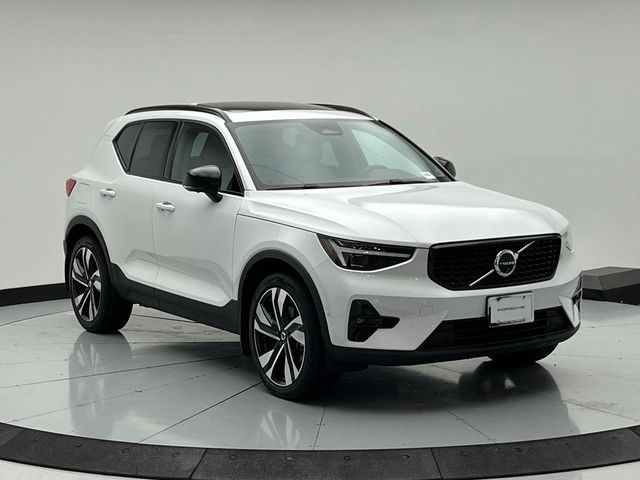 2024 Volvo XC40 Ultimate Dark Theme