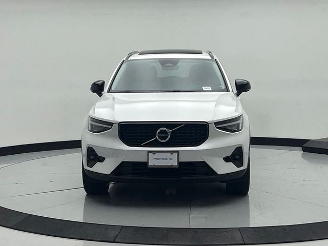 2024 Volvo XC40 Ultimate Dark Theme