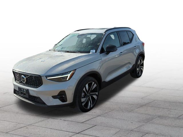 2024 Volvo XC40 Ultimate Dark Theme