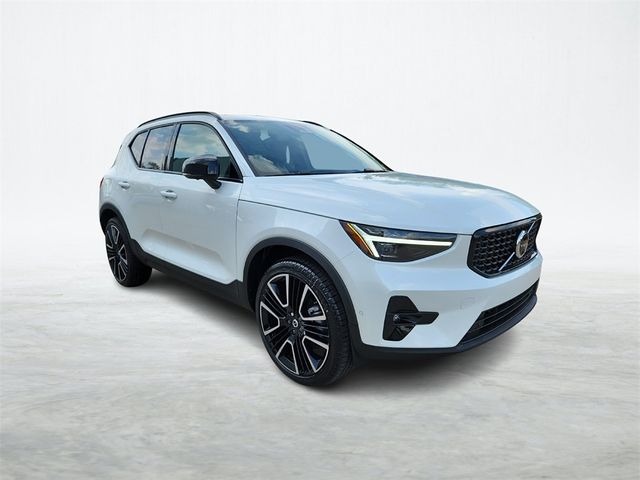 2024 Volvo XC40 Ultimate Dark Theme