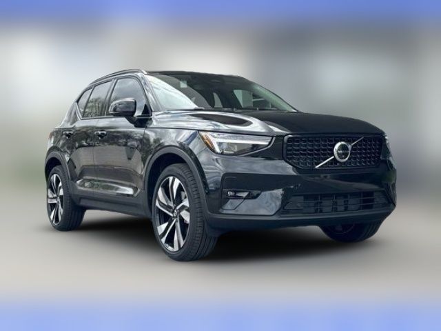 2024 Volvo XC40 Ultimate Dark Theme