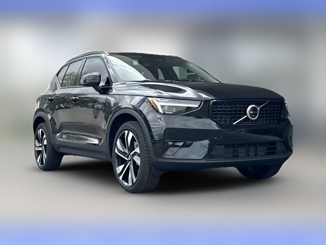 2024 Volvo XC40 Ultimate Dark Theme