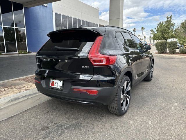 2024 Volvo XC40 Ultimate Dark Theme