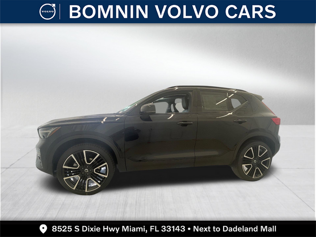 2024 Volvo XC40 Ultimate Dark Theme