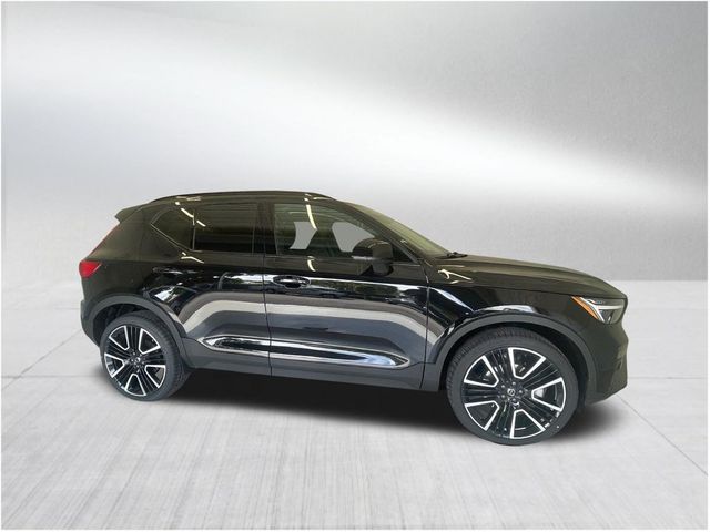 2024 Volvo XC40 Ultimate Dark Theme